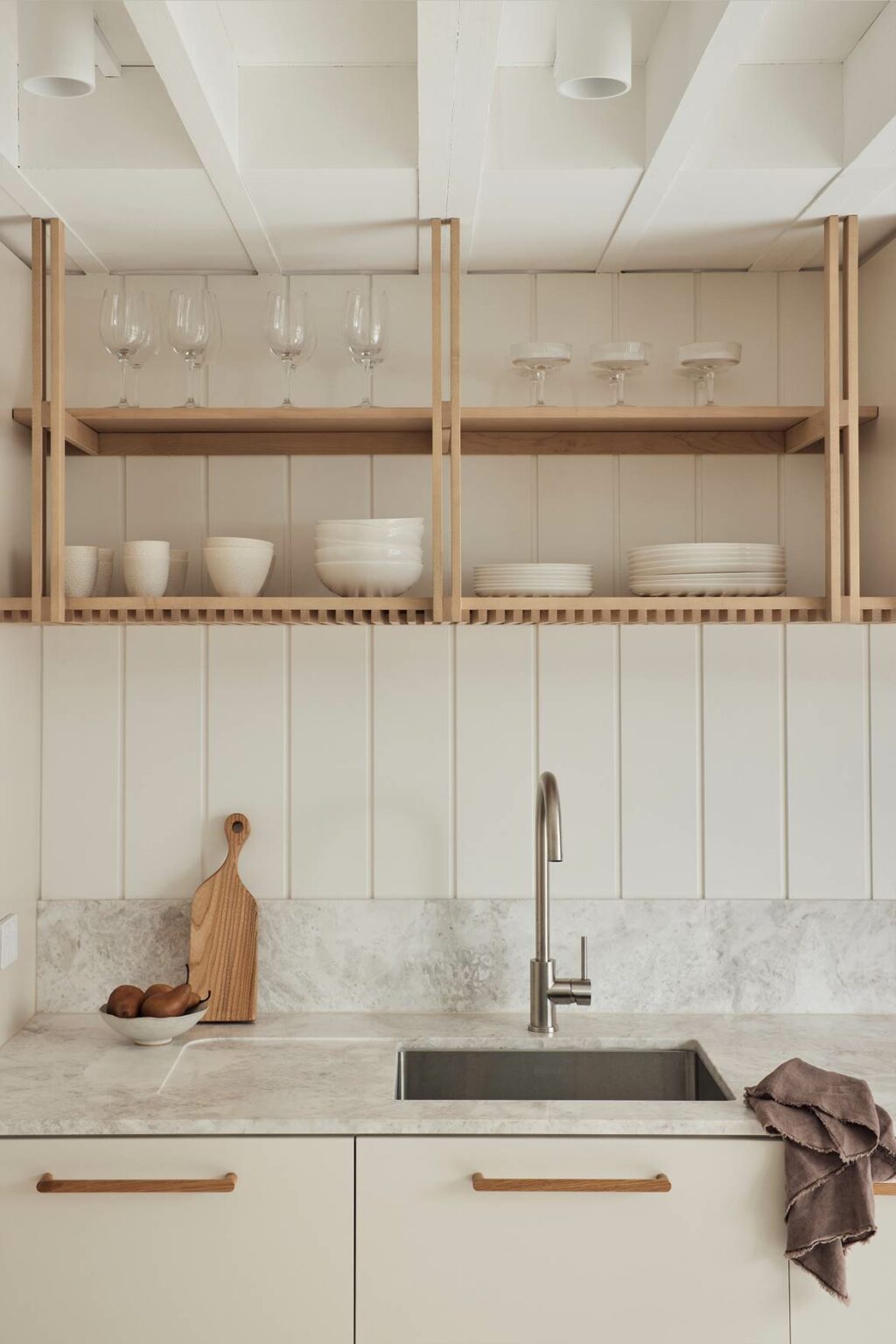 9-id-es-de-rangements-avec-des-etag-res-ouvertes-dans-sa-cuisine