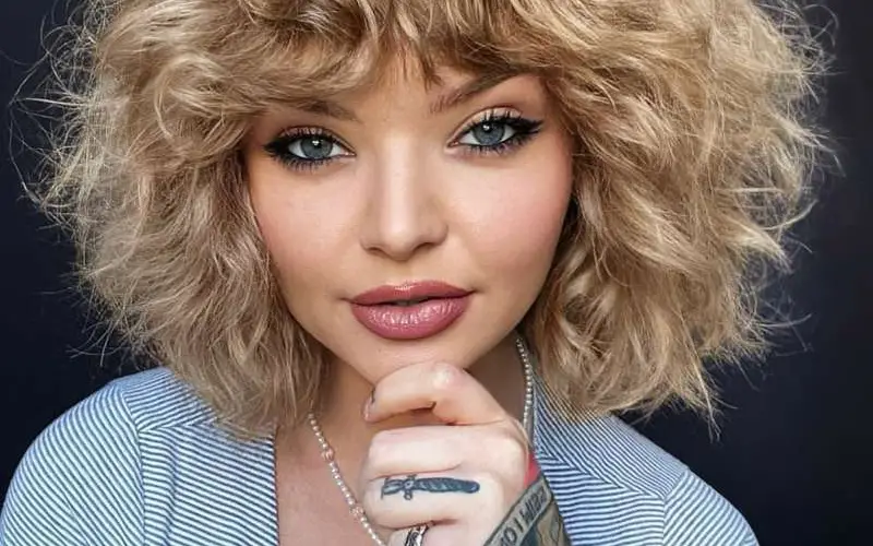 10 Coupes de Cheveux Bouclés Modernes Pour 2023