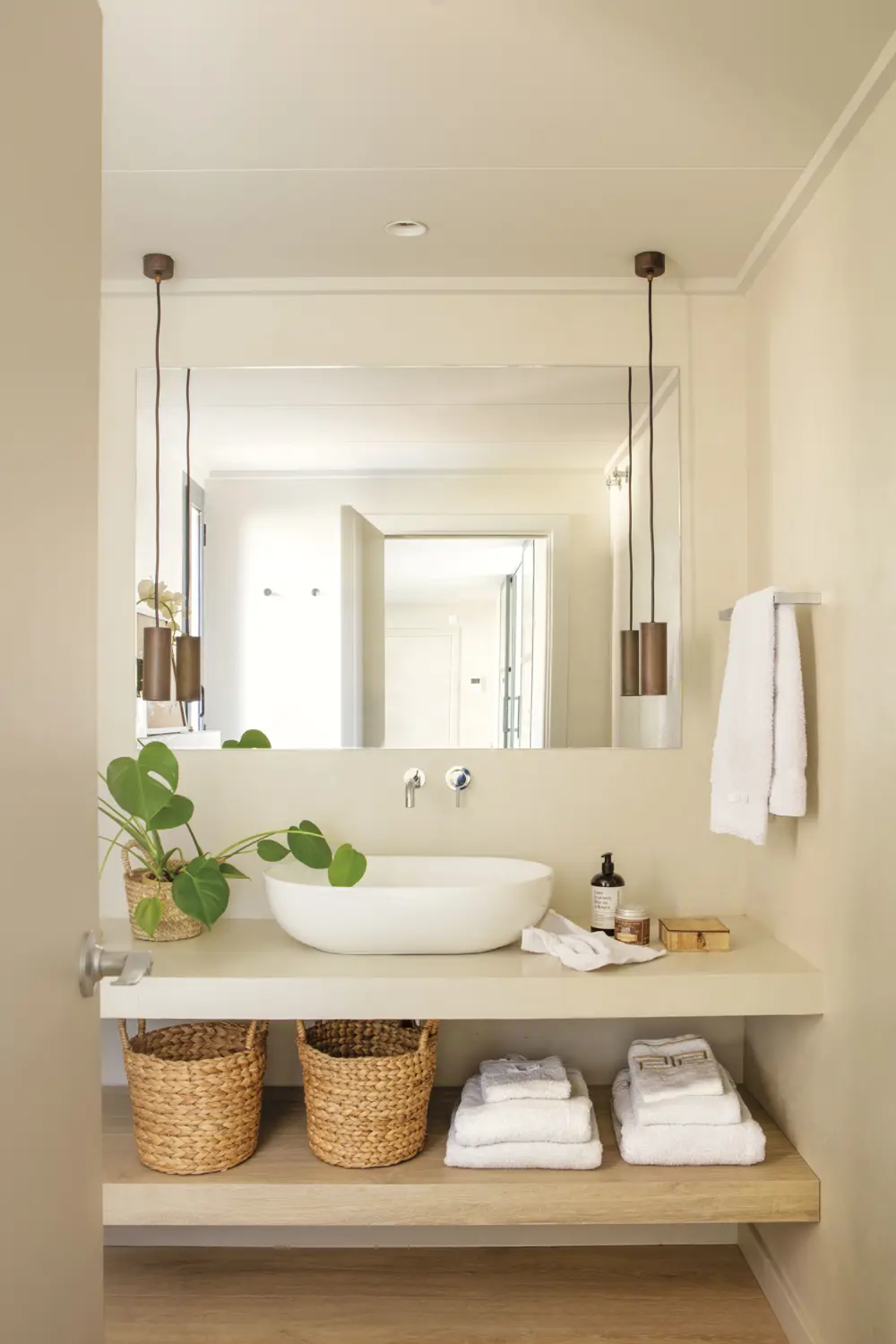 Panier de rangement grand format : exemple de panier ouvert décoratif pour plaids et coussins