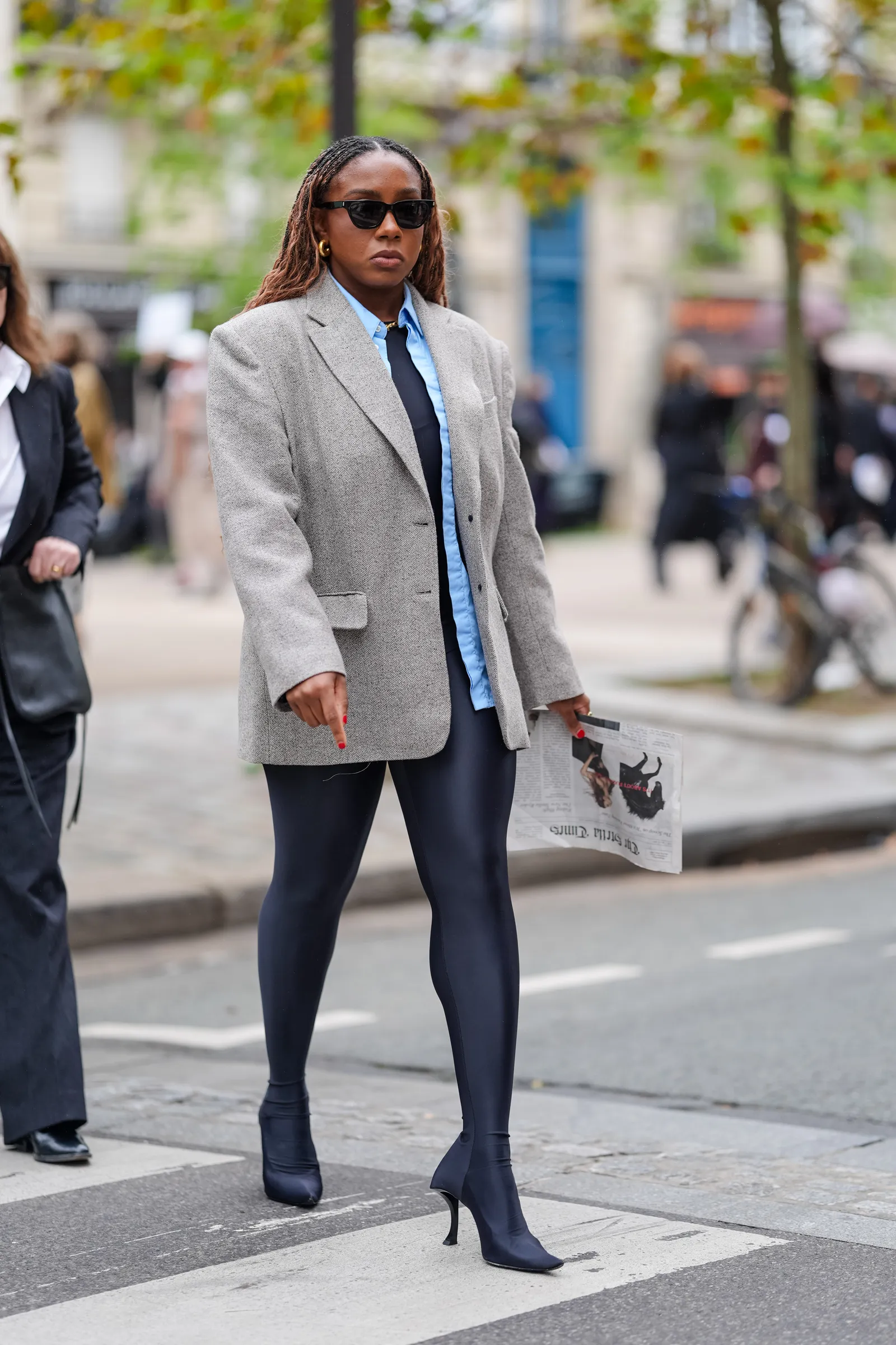 Legging pantaboots avec blazer et chemise pour look mode 2026