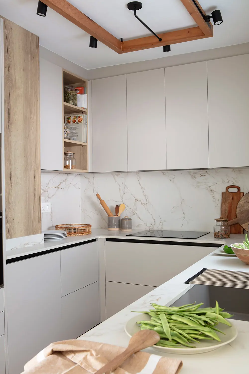 Plan de travail cuisine 2026 : porcelaine ou fritté, résistants à la chaleur et aux taches