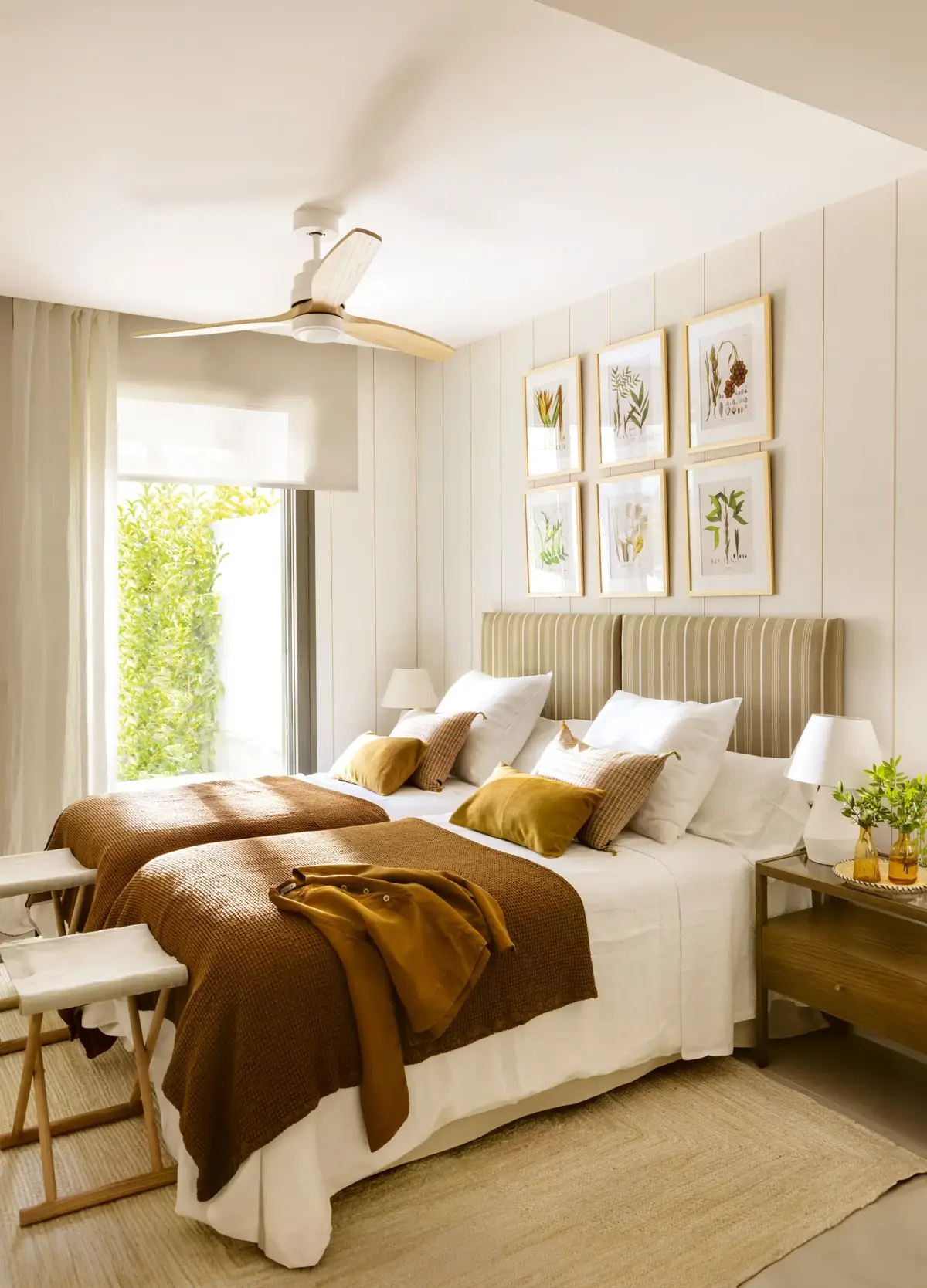 Lit confortable à hauteur adaptée avec tête de lit rassurante, idéal pour un sommeil réparateur après 60 ans