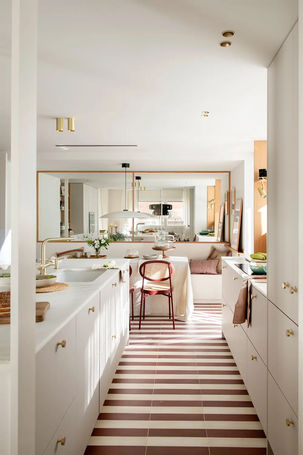 Cuisine 2026 : verrière et verre sur mesure comme élément architectural