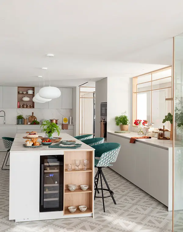 Sol vinyle cuisine 2026 : rénovation facile, résistant à l’eau et esthétique