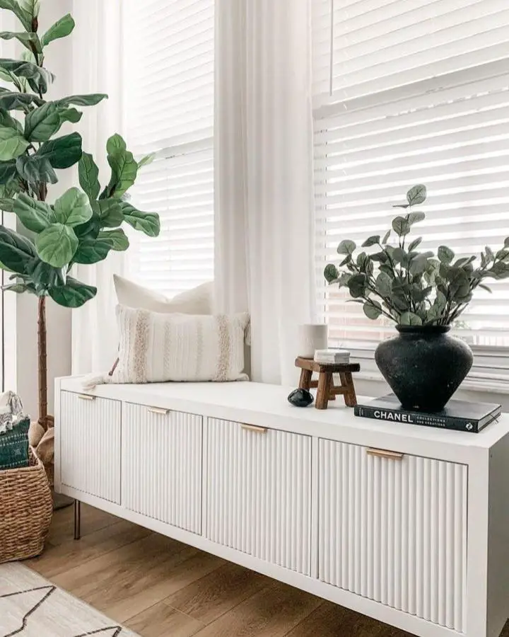 Kallax recouvert de panneaux verticaux : effet meuble sur mesure