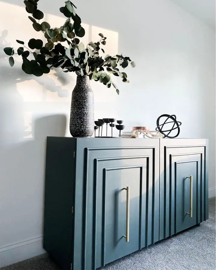 Kallax vert sauge avec façades rainurées : look buffet design