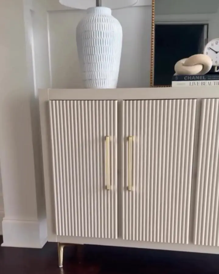 Kallax panneaux cannelés et poignées dorées : effet haut de gamme