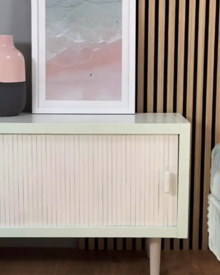 Kallax blanc avec portes cannelées : look scandinave raffiné