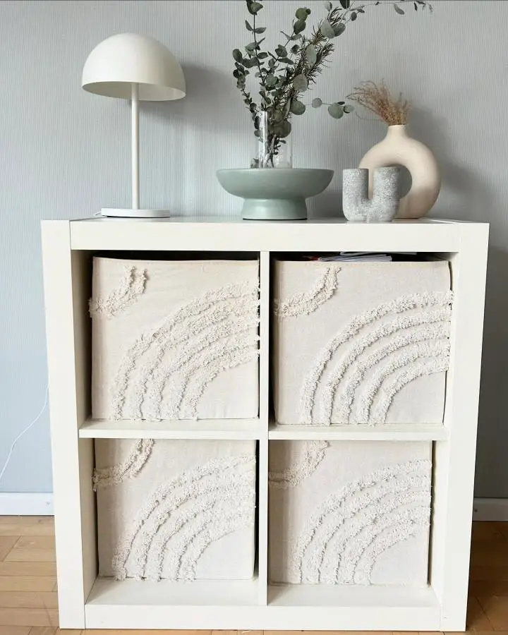 Kallax avec panneaux textiles matelassés : transformation artistique