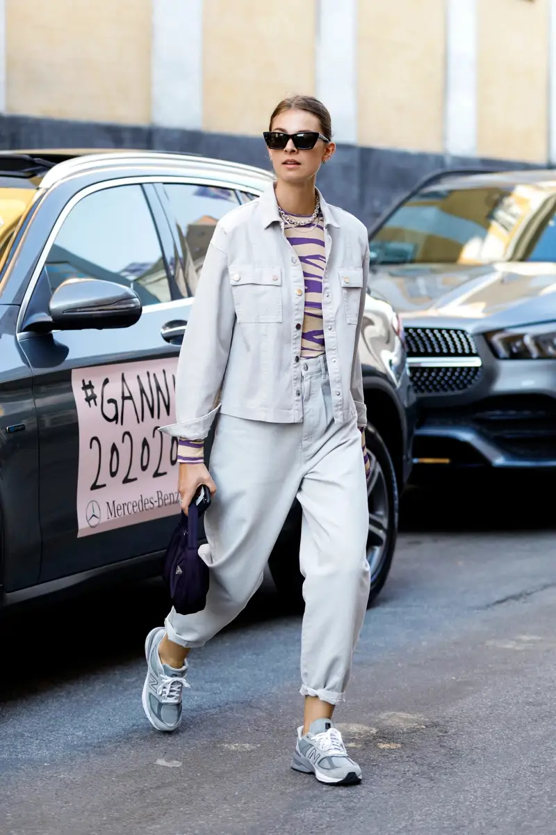 Look total denim avec New Balance claires – tenue casual chic 2026