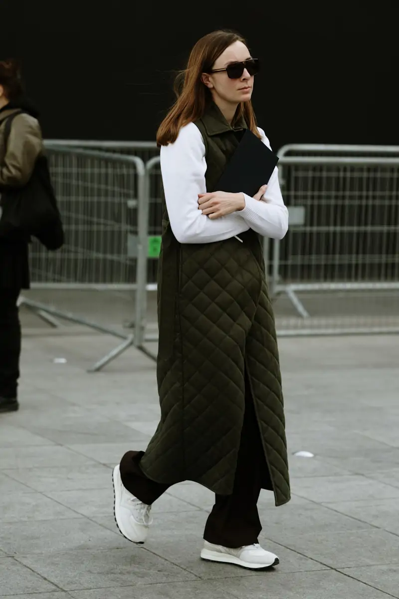 Gilet XL chaud avec New Balance minimalistes – look hiver 2026 confortable