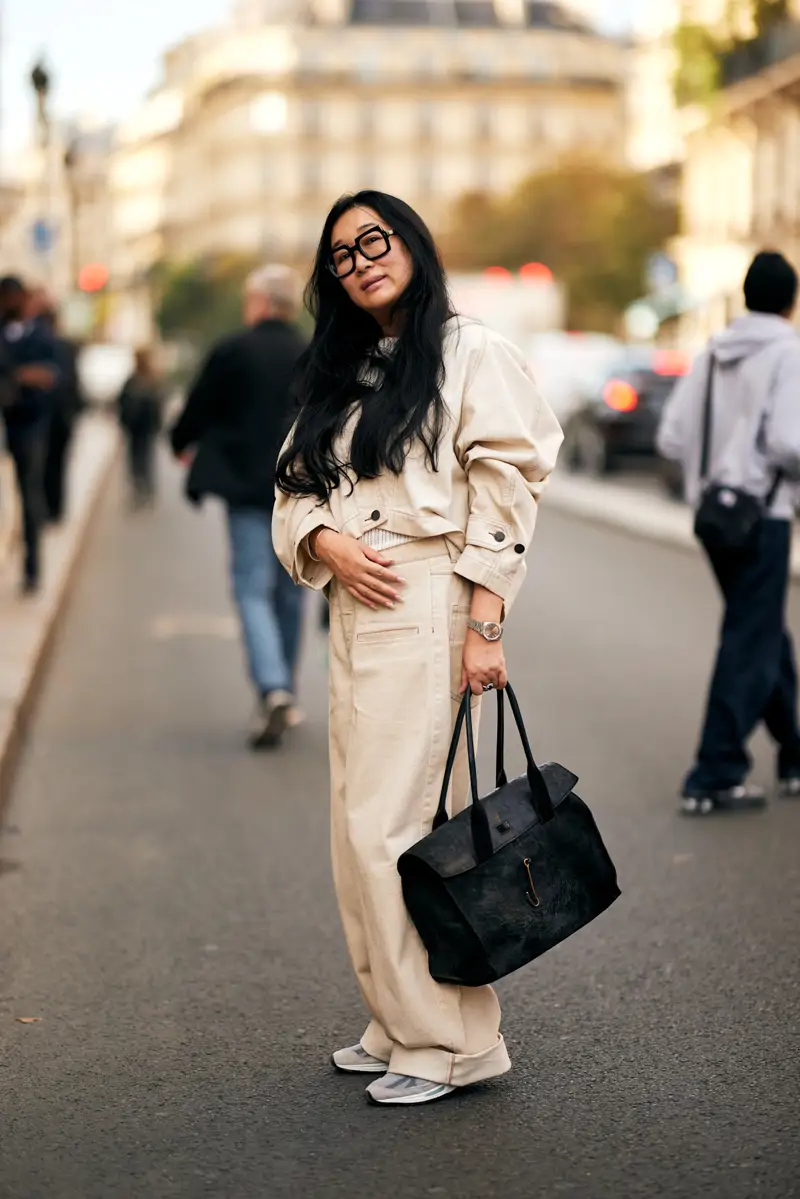 Pantalon large avec New Balance – silhouette harmonieuse et tendance 2026