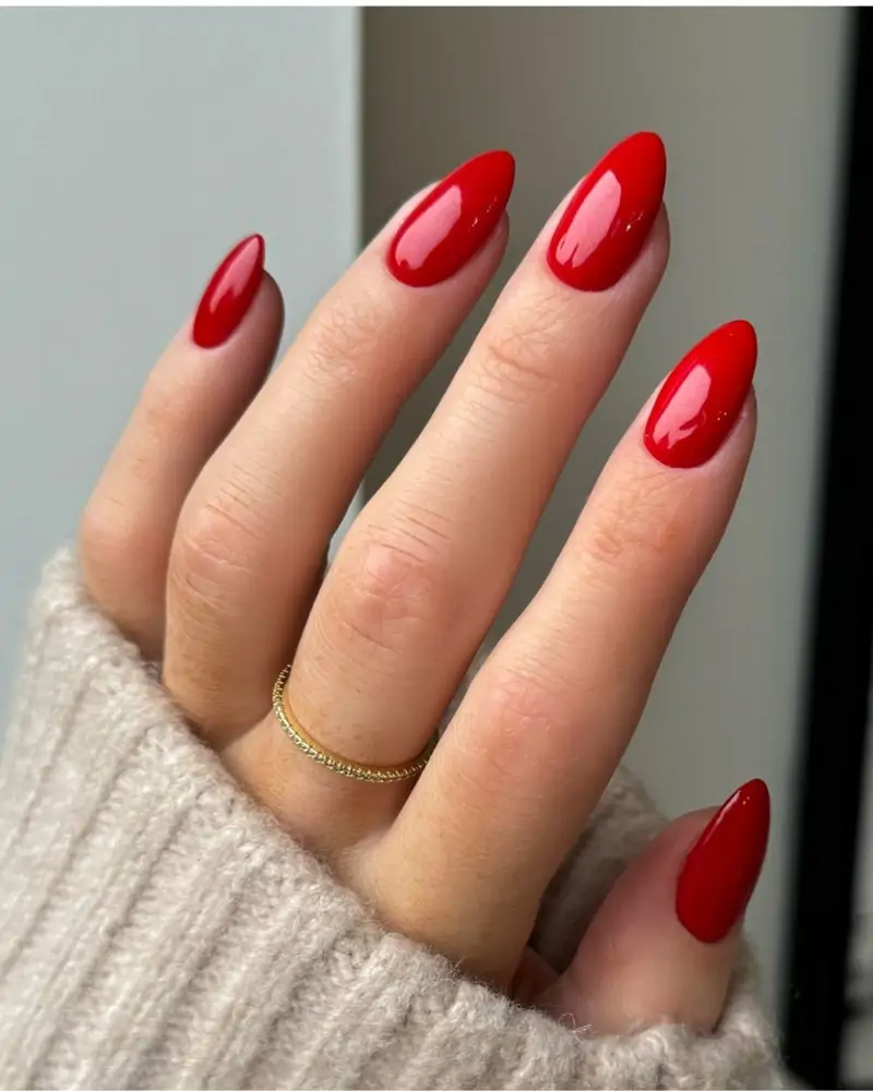 Manucure rouge classique : idée chic facile à reproduire à la maison