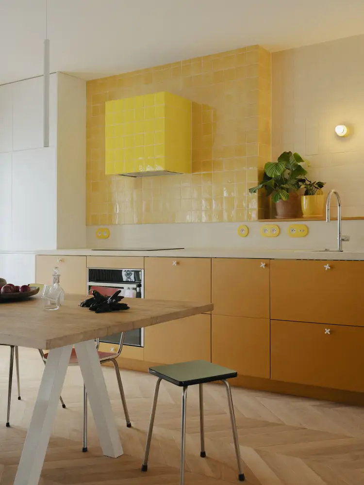 Tendance 2026 : carrelage en relief et effets 3D subtils pour murs Carrelage relief 3D : zones délimitées et effet décoratif sur mur en 2026